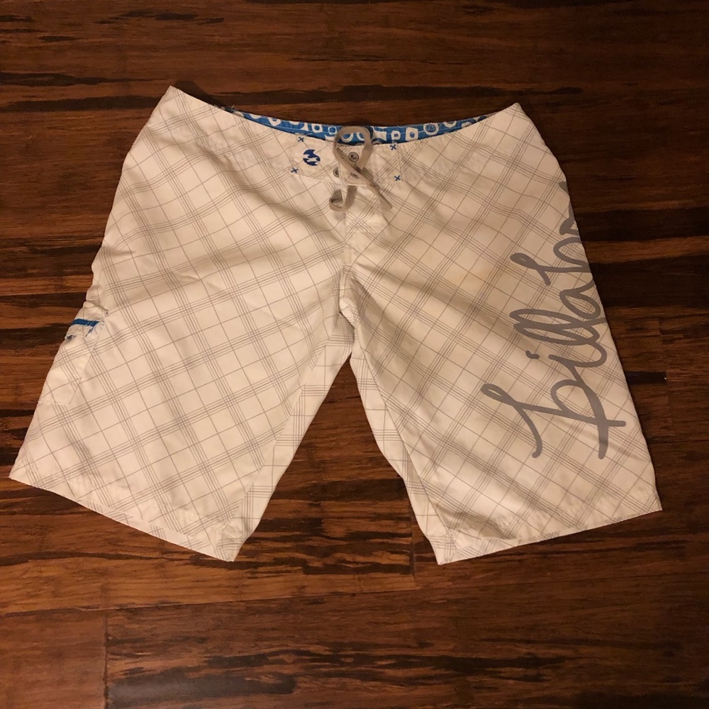 Woman’s/ juniors billabong board short size 3